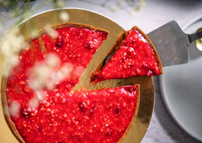 Support plat doré pâtisserie